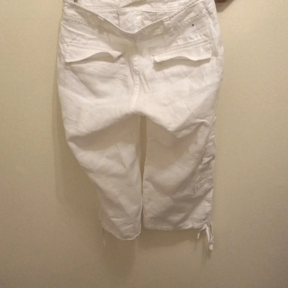 BANANA REPUBLIC LINEN WHITE CAPRI PANTS